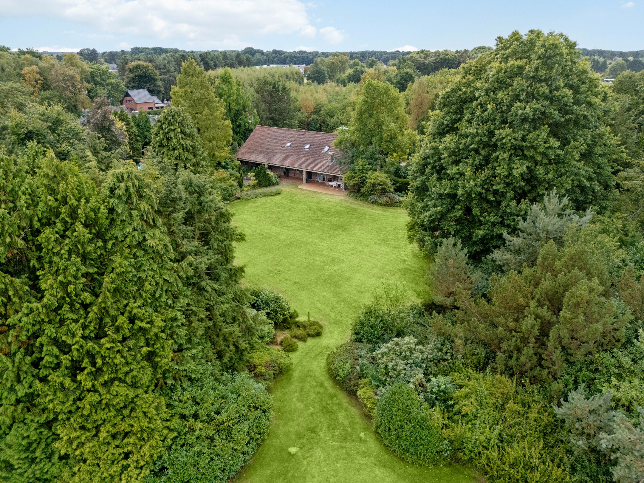 Luxury detached house in Lanaken with garden, terrace, garage and 4 bedrooms - built in 1982 - Large plot of land - Christie's Lifestyle - Energy label C - photo 4