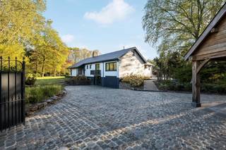 Droomvilla in Landelijke Oase. Ontdek deze instapklare villa, idyllisch gelegen in een oase van rust, omgeven door natuur en platteland gelegen in...