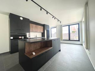 Cet appartement moderne dispose de deux chambres, d'une belle cuisine et d'une terrasse confortable. L'appartement bénéficie d'un emplacement idéal...
