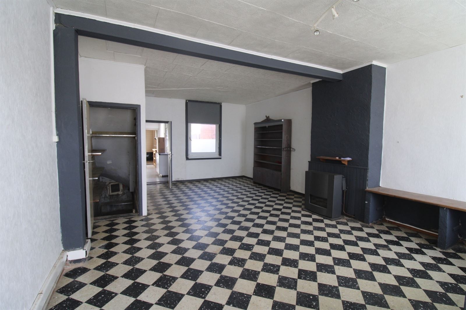 Volledig te renoveren ruime woning aan stadsrand - foto 5