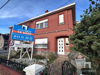 Stevige gezinswoning in mooie straat te Kaggevinne (Diest).Wonen in een gezinsvriendelijke omgeving, niet ver van Diest? Deze woning met charmante...