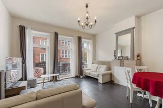 Located in the very heart of the city centre, on a busy street just a stone’s throw from the quays and the main square, this mixed-use building...