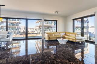 Luxueus nieuwbouw appartement op de tweede verdieping in Residentie 'Lagoo' in nieuwbouwwijk 'Regatta'!Wonen in het groen met aangrenzend wandelpark,...