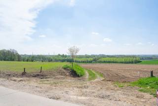 VALIMMAS verkoopt dit perceel landbouwgrond - thans akkerland in agrarisch gebied - met een oppervlakte van 33 are 90 ca. Het perceel is...