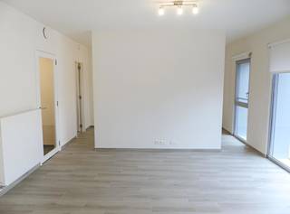 In het centrum van Waterloo, in het complex Les Jardins du Vallon, vindt u dit lichte appartement van ±55 m² op de begane grond. Het bestaat uit...