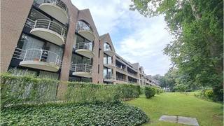 Ruim en lichtrijk 2-slaapkamerappartement met TERRAS en GARAGE op een residentiele ligging in de groene omgeving van het Park van Zuylen...