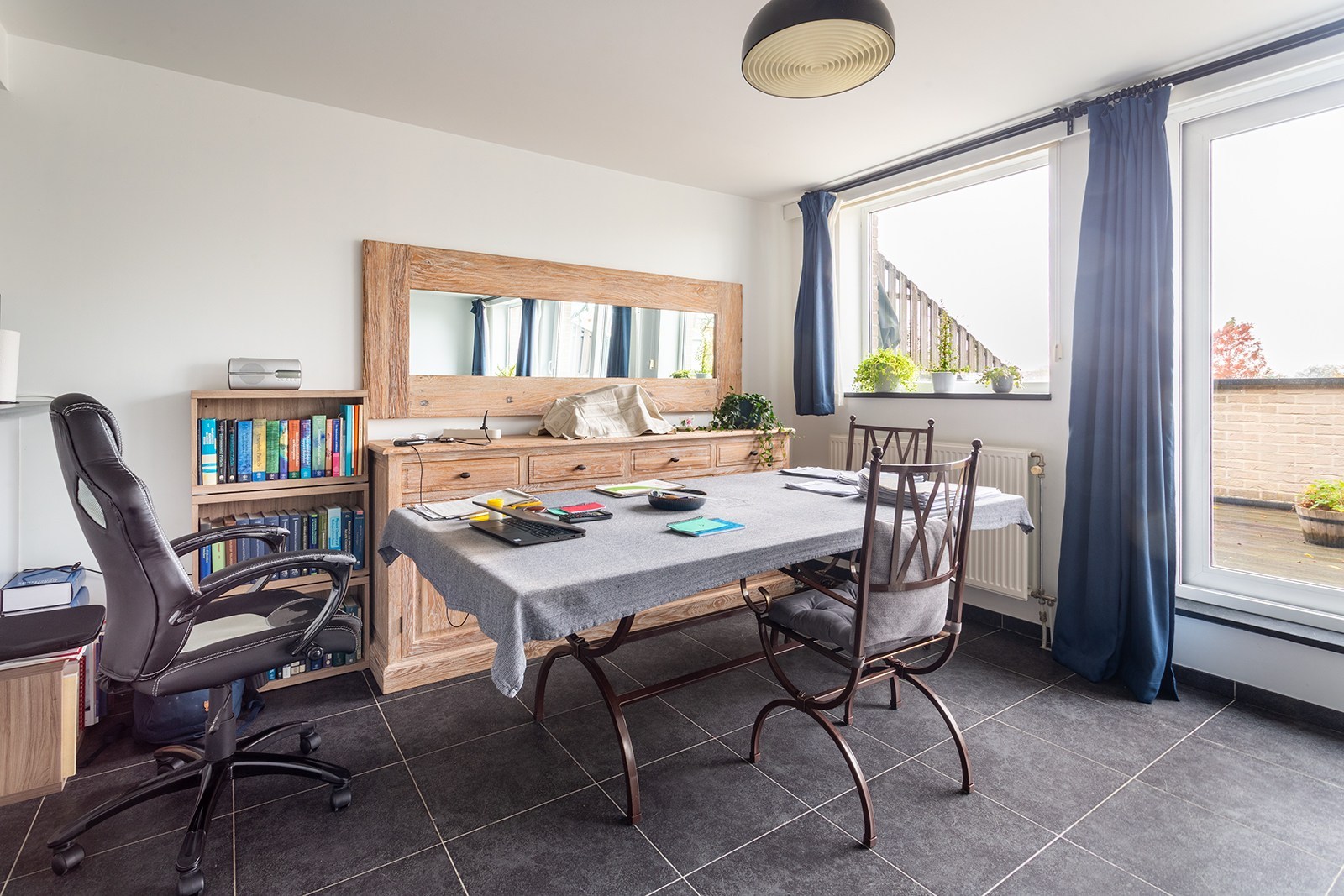 Rustig wonen met zicht op groen: goed onderhouden appartement met groot terras - foto 2