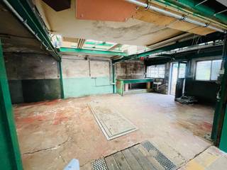 Vooraan Sint-Pieters  Ruim Burgerhuis met zuidgerichte tuin en garage/werkplaats van 70m².Inkomhal ruime living met prachtig balkenplafonds gemaakt...