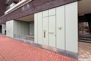 Cet appartement de plain-pied confortable, avec une entrée privée et deux terrasses, est parfait pour ceux qui recherchent une maison prête...