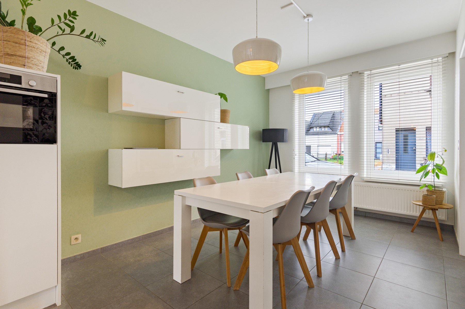 Recente woning op centrale ligging met 2 garages - foto 4