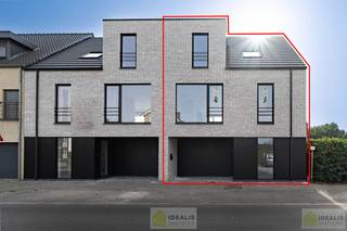!! GELIEVE U ENKEL PER MAIL AAN TE MELDEN !!NIEUWBOUWWONING IN HET CENTRUM VAN HAMONT – DE WONING OMVAT EEN HEERLIJKE OPEN LEEFRUIMTE MET LOFTALLURES...