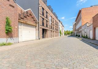 <p>Polyvalente Magazijn-/Atelierruimte van 140 m² te Huur – Topligging aan Park Spoor Noord<br />Op een uitstekende locatie, pal aan Park Spoor Noord, bevindt zich deze polyvalente ruimte van ca. 140 m² in de Biekorfstraat, een brede en aangename straat met een open karakter. De combinatie van een groene, levendige omgeving en een vlotte bereikbaarheid maakt dit een ideale uitvalsbasis voor ondernemers, creatieve beroepen en zelfstandigen.</p><p>De ruimte is geschikt voor onder meer:</p><p>- Magazijn en opslag<br />- Atelier of werkplaats<br />- Creatieve of ambachtelijke activiteiten<br />- Webshop of logistieke uitvalsbasis<br />- Diverse professionele toepassingen</p><p>Troeven<br />- Ca. 140 m² bruikbare oppervlakte<br />- Topligging aan Park Spoor Noord<br />- Gelegen in een brede, verzorgde straat met een aangename uitstraling<br />- Vlotte bereikbaarheid met wagen, fiets en openbaar vervoer<br />- Goede verbinding naar de Antwerpse Ring en het stadscentrum<br />- Veel mogelijkheden dankzij het open karakter</p><p>Een unieke kans voor wie een functionele bedrijfsruimte zoekt op een van de meest dynamische locaties van Antwerpen.</p><p>Interesse? Neem gerust contact op voor meer informatie of een bezichtiging: info@markasa.be of 03/827.72.92</p>