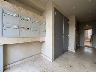 In het centrum van Zwevegem bevindt zich dit instapklare appartement met twee slaapkamers, ideaal gelegen op wandelafstand van winkels,...