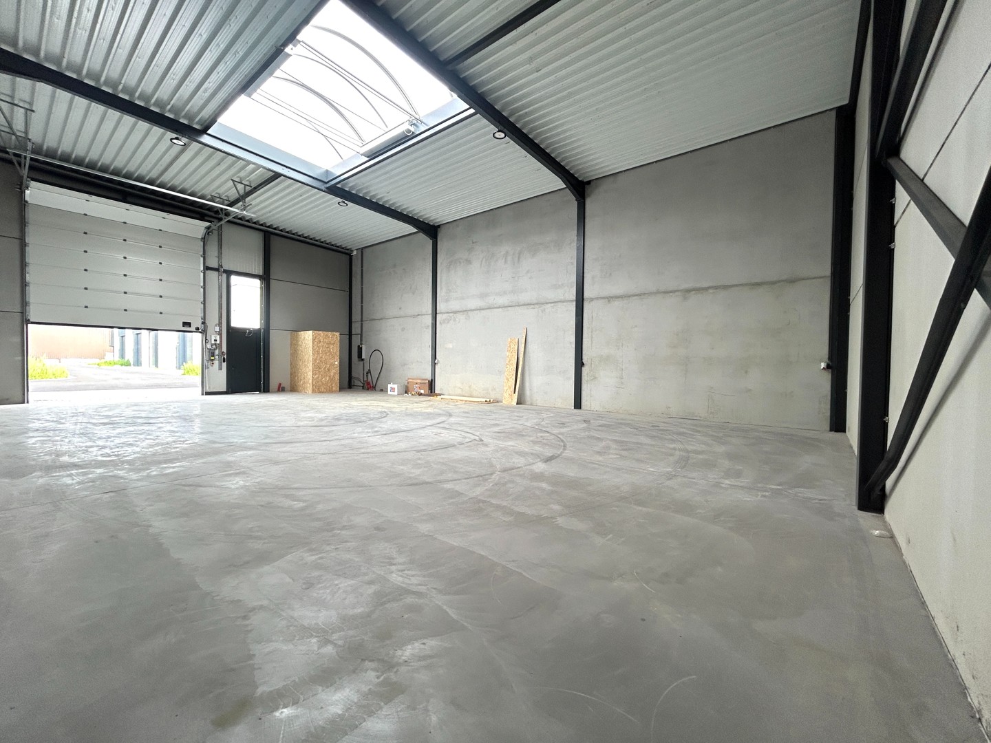 UItzonderlijke voorwaarden, uitstekend gelegen nieuwbouw KMO-unit te Pittem! - foto 3