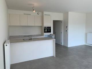 <p>Te Huur : modern gesloten appartement in de Pannestraat, hartje centrum Veurne.</p>

<p> </p>

<p>Dit appartement, combineert eigentijds comfort met een centrale ligging. Op wandelafstand vind je winkels, horeca en openbaar vervoer, waardoor je alles binnen handbereik hebt. De woning beschikt over twee slaapkamers en een ruim terras, ideaal om te genieten van de buitenlucht. Bovendien is er een private staanplaats voorzien, wat in het centrum een echte troef is.</p>

<p> </p>

<p>Belangrijkste ruimtes:<br />• Inkomhal<br />• Berging met aansluiting voor droogkast en wasmachine<br />• Apart toilet<br />• Badkamer met douche, dubbele wastafel in meubel en thermostatische kraan<br />• Woonkamer met veel lichtinval<br />• Keuken<br />• Twee slaapkamers<br />• Staanplaats<br />• Terras</p>

<p> </p>

<p>Troeven:<br />• Bouwjaar 2020 – instapklaar en modern<br />• Centrale ligging in het centrum van Veurne<br />• Private staanplaats inbegrepen</p>

<p> </p>

<p>Neem vandaag nog contact op met je ERA-makelaar voor een bezoek.</p>

<p> </p>

<p>AANMELDEN VIA DE ERA WEBSITE!</p>

<p> </p>

<p>JOUW DROOMAPPARTEMENT. ZO GEVONDEN!</p>