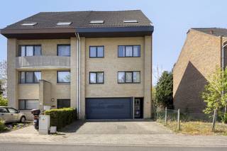 Immeuble de rapport avec 3 appartementsAppartement 1 :Rez-de-chaussée :Garage avec compteurs individuels pour électricité, gaz et eau. Accès au 1ier...
