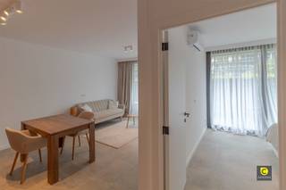 Prachtig gerenoveerd GLV 1 slaapkamer appartement met airco en ZW-terras in't groen!Dit zopas gerenoveerd pareltje kent een hoge afwerkingsgraad en...