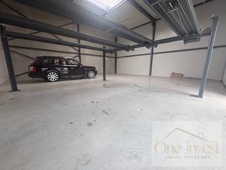 TE HUUR – Magazijn met parkeerplaatsen op KMO-zone De Rietkolk te LommelOp de KMO-zone De Rietkolk te Lommel bieden wij dit functionele magazijn te...