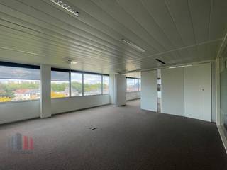 Instapklaar kantoor met een oppervlakte van 510 m² te huur in het prestigieuze businesspark "West End" op amper 1 km van het knooppunt R0/E40...