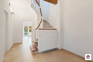 Te koop: ruime gesloten bebouwing in het centrum van Wemmel, op wandelafstand van winkels en openbaar vervoer. Deze woning uit 1949 biedt een ideale...