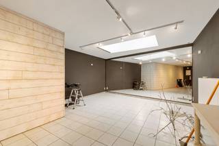 Located in the very heart of the city centre, on a busy street just a stone’s throw from the quays and the main square, this mixed-use building...