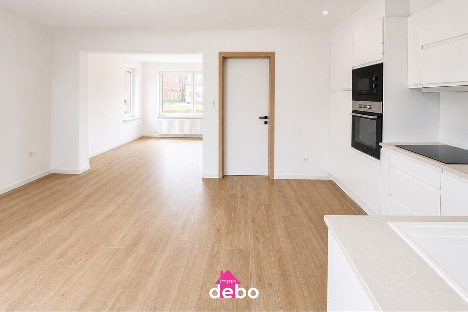 Totale vernieuwbouw, halfopen energiezuinige woning met 2 slaapkamers, 2 badkamers, keuken en tuin. - foto 4