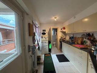 Op een centrale en gegeerde locatie in het centrum van Turnhout bevindt zich dit aangename 1-slaapkamerappartement, een interessante opportuniteit voor wie op zoek is naar een verhuurde opbrengsteigendom.<br /><br />Het appartement beschikt over een lichtrijke leefruimte, een afzonderlijke slaapkamer, keuken, badkamer een terras en een praktische kelderberging. Dankzij de centrale ligging bevinden winkels, horeca, openbaar vervoer en alle dagelijkse voorzieningen zich op wandelafstand.<br /><br />Het appartement is momenteel verhuurd, waardoor u als investeerder meteen geniet van een lopend huurinkomen.<br /><br />Troeven:<br /><br />- Toplocatie in het centrum van Turnhout: winkels, horeca en voorzieningen op wandelafstand<br />- Terras<br />- Kelderberging<br /><br />Een mooie kans voor zowel de startende als een vastgoedinvesteerder die op zoek is naar een centraal gelegen appartement.<br /><br />Interesse? Neem contact op voor meer informatie of een bezoek.<br /><strong><span>Oppervlakten zijn indicatief en conform EPC</span></strong>