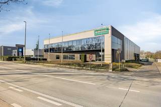 Dit bedrijfsgebouw te koop is gelegen op slechts 5 km van de op- en afrit Tienen van de E40. Aan de voorzijde beschikt het over in totaal 600...