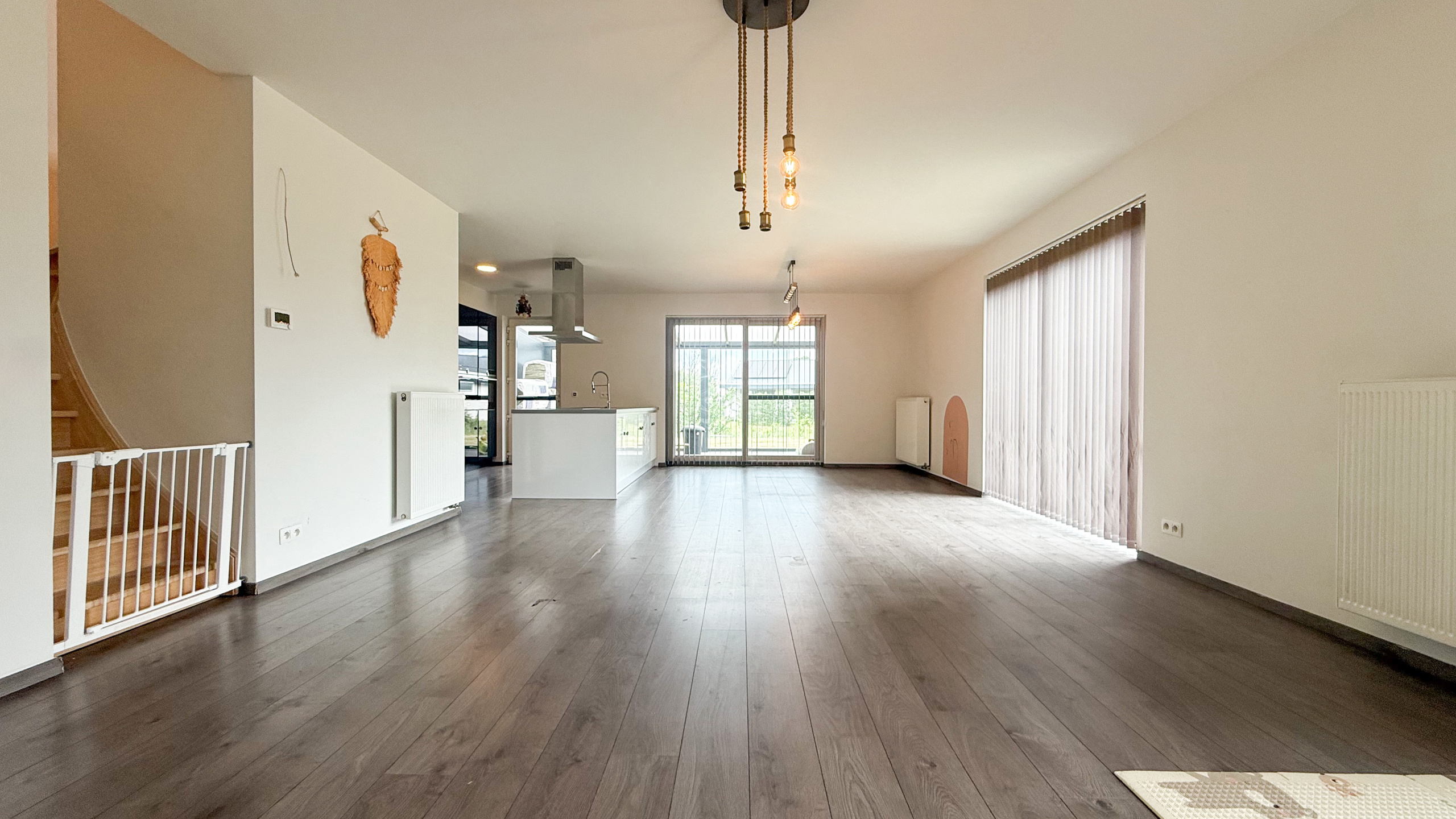 Recente halfopen woning met 3slpks, veranda en ruime tuin! - foto 4
