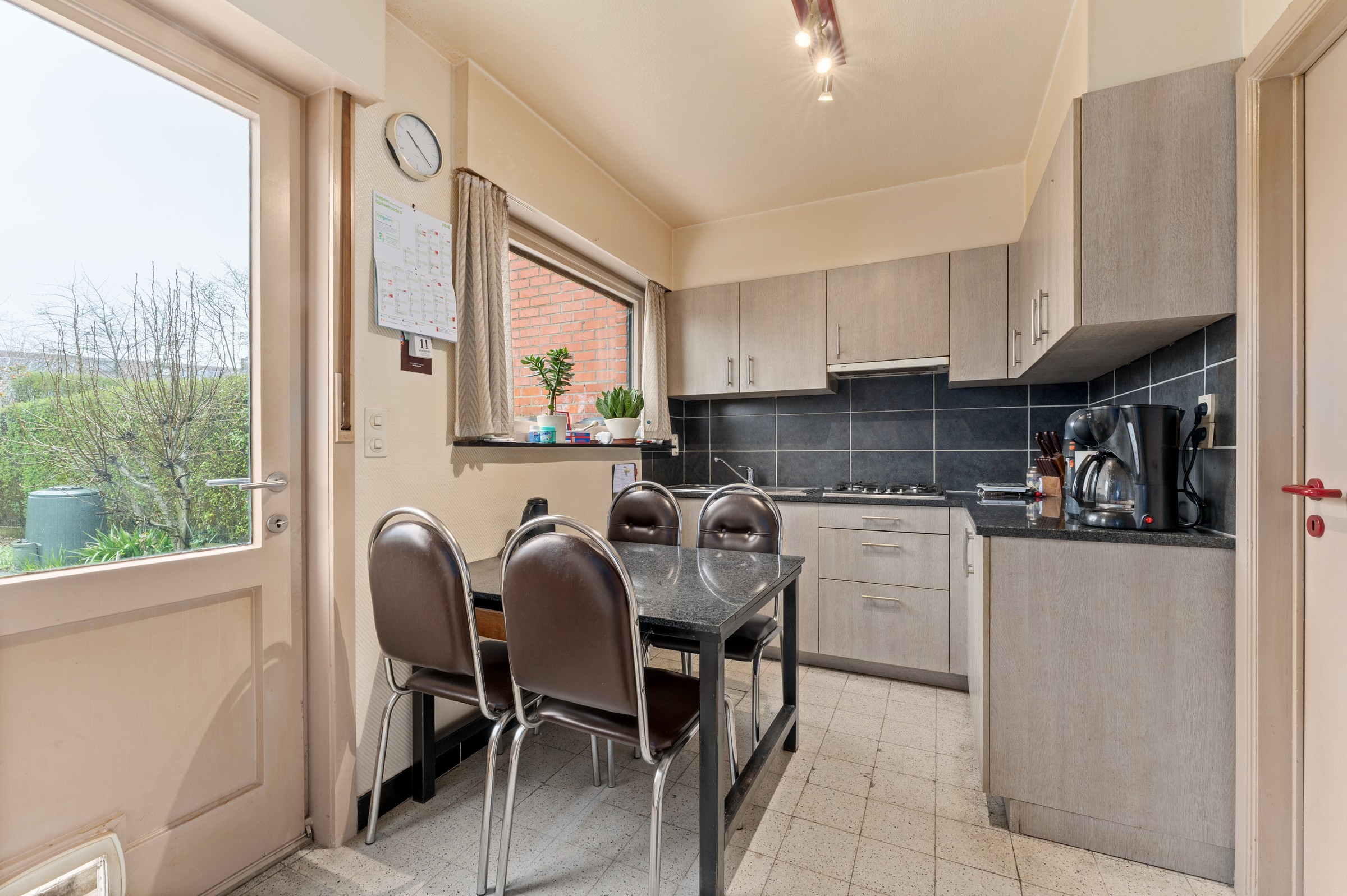 Te renoveren HOB met 4 slaapkamers en 2 garages - foto 5