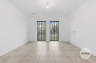 LANDELIJKE WONING MET 3 SLKS & TUIN In het rustige & groene Munsterbilzen, deelgemeente van de stad Bilzen-Hoeselt treffen wij de verkaveling...