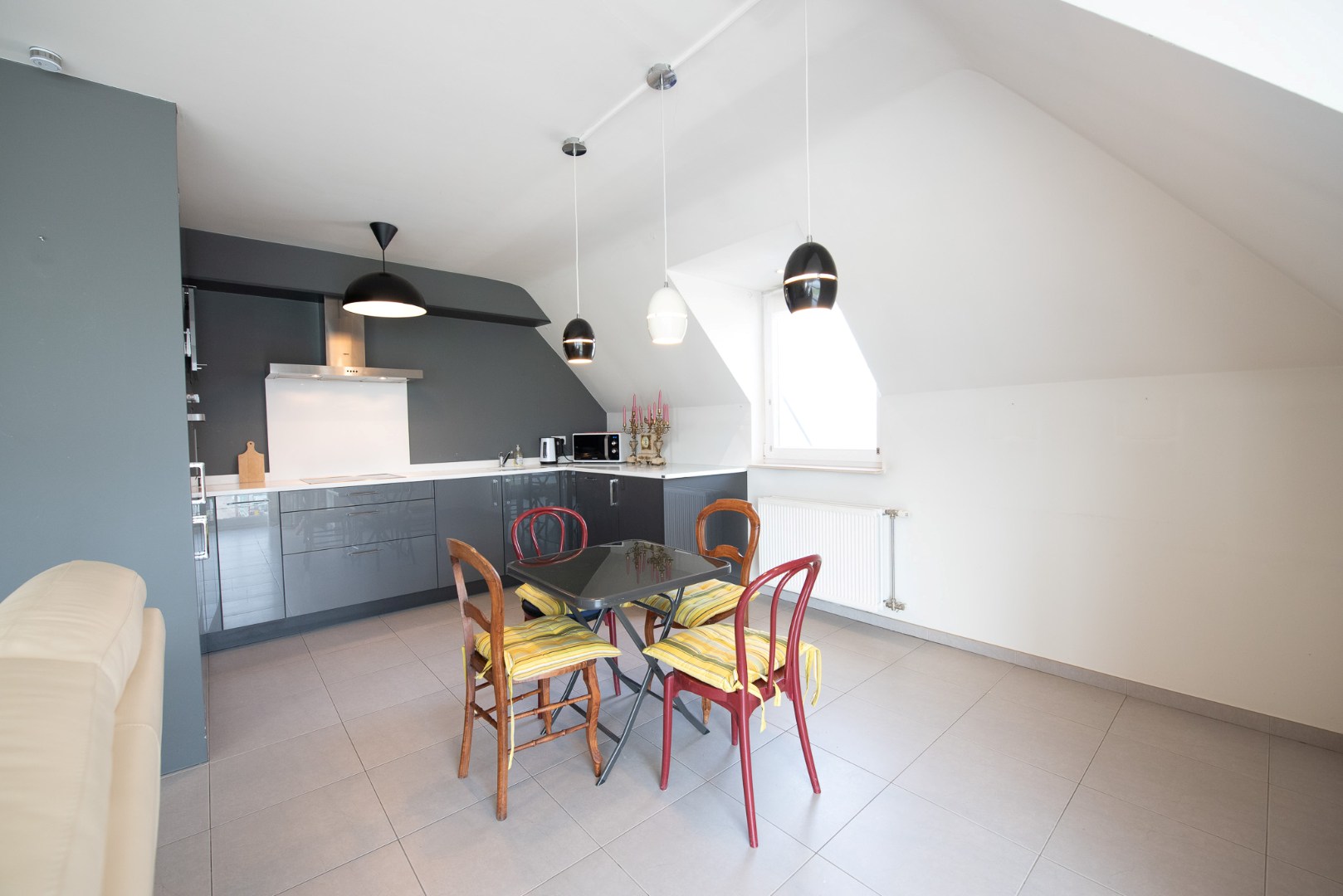 TE KOOP: Goed onderhouden appartement met 2 slaapkamers op centrale ligging te Machelen. - foto 5