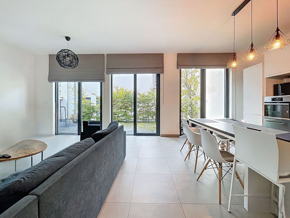 Te huur Laken - Twee-slaapkamerappartement (gelijkvloers) - foto 2