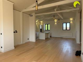 Langs de Antwerpsesteenweg 45 in Hoboken bevindt zich deze unieke loft in het centrum, gelegen in een karaktervol gebouw. De loft combineert...