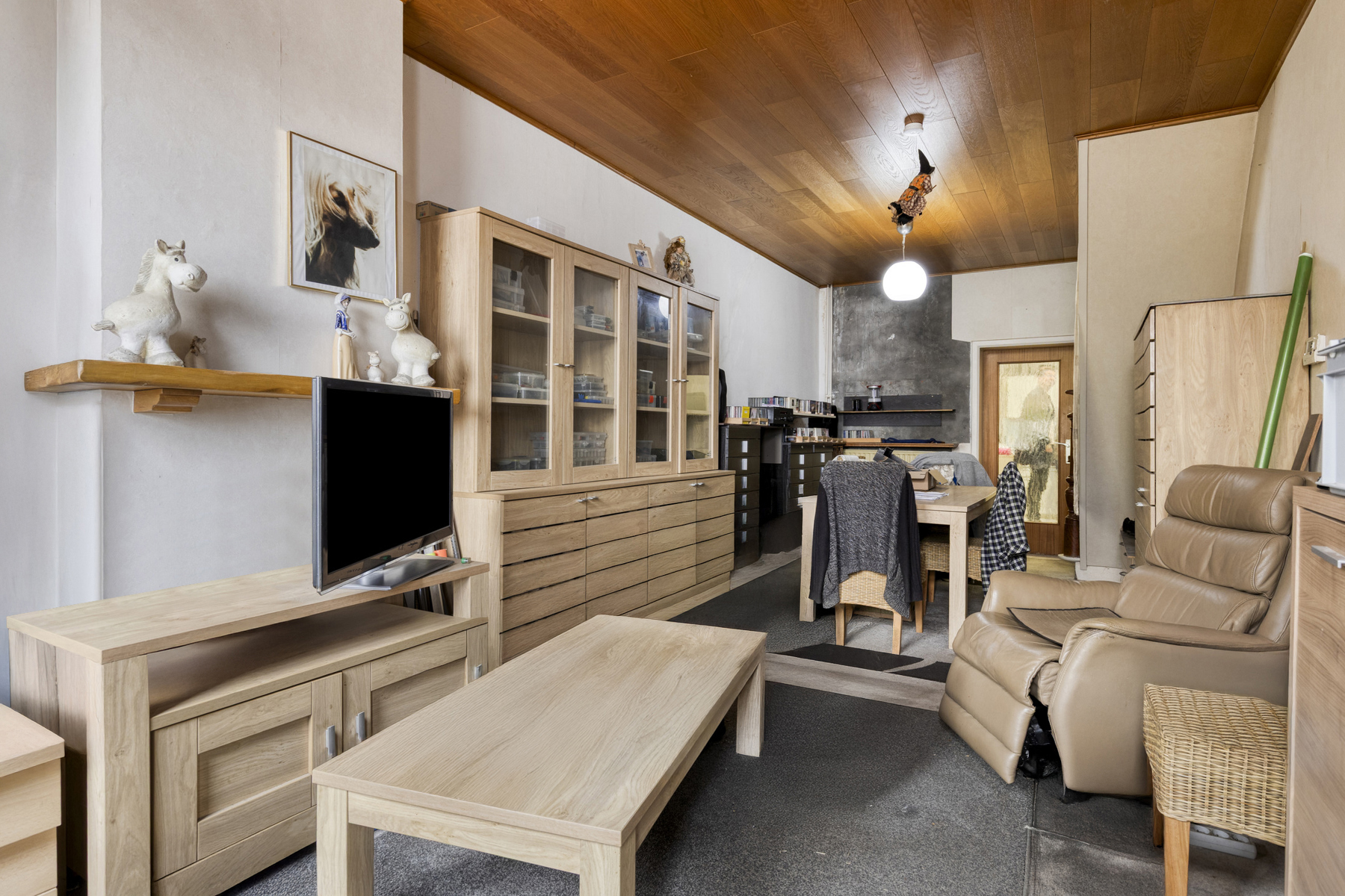 Te renoveren woning met ruime tuin. - foto 3