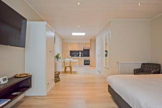 Gerenoveerde woning (2025) in winkelstraat van Nieuwpoort-stad op 161 m².Deze prachtige woning combineert ruimte, comfort en energiezuinigheid...