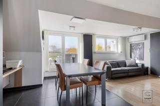 Dit instapklaar appartement beschikt over een aangename indeling en hedendaags wooncomfort, en is gelegen op een gunstige locatie te Duffel...