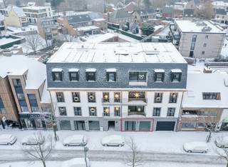 TE KOOP in een nieuw gebouw met standing: kantoorruimte op commerciële en centrale ligging in Oud-Turnhout.<br />- 210m²<br />- Casco<br />- Centrale ligging<br />- Goede bereikbaarheid<br />- Parkeermogelijkheden rondom gebouw<br />- Invulling als winkelruimte mogelijk<br /> - Alle faciliteiten op wandel afstand