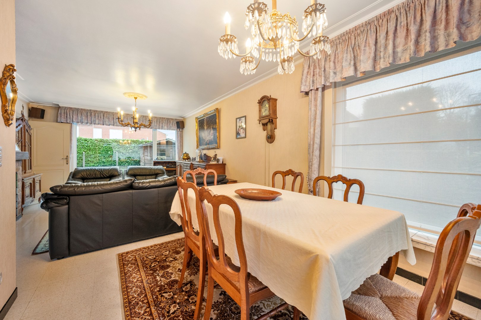 Semi-detached house with 4 bedrooms, garage with driveway and south-facing garden in the center of Dadizele. - photo 5