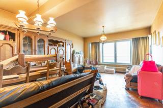 Bent u op zoek naar een goed gelegen appartement? Dit appartement situeert zicht net aan de rand van het bruisende centrum van Willebroek en heeft heel wat troeven in huis. Het appartement is gelegen op de 3e verdieping die u kan bereiken met een lift. Het omvat een inkomhal, gastentoilet, mooie woonkamer met parket met aanpalend de keuken met berging. Nachthal en 3 slaapkamers en badkamer. Extra troeven:  vernieuwde ramen,  elektriciteit conform, rustig gebouw, lift aanwezig, enz…<br />Wenst u een bezoek mag u ons steeds contacteren via info@rosiersderidder.be of via tel: 052/41.41.94<br />referentie: 4734