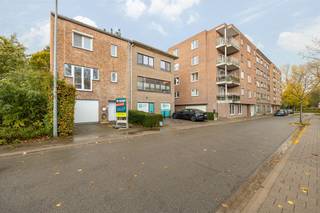 Discover this spacious home (242m² living area) located in a quiet street in Kessel-Lo!The property is in a prime location with excellent access to...