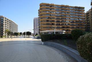 DUBBELE PARKEERPLAATS 45 & 46 TE KOOP ONDER DE RESIDENTIES "ALEXANDRA + WESTHINDER + ZUIDHINDER" GELEGEN OP DE LEOPOLD I ESPLANADE TE DE PANNEDe twee...