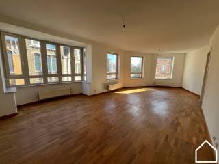 Dit lichtrijke appartement met twee slaapkamers bevindt zich in het bruisende centrum van Ieper en is gelegen op de tweede verdieping van...