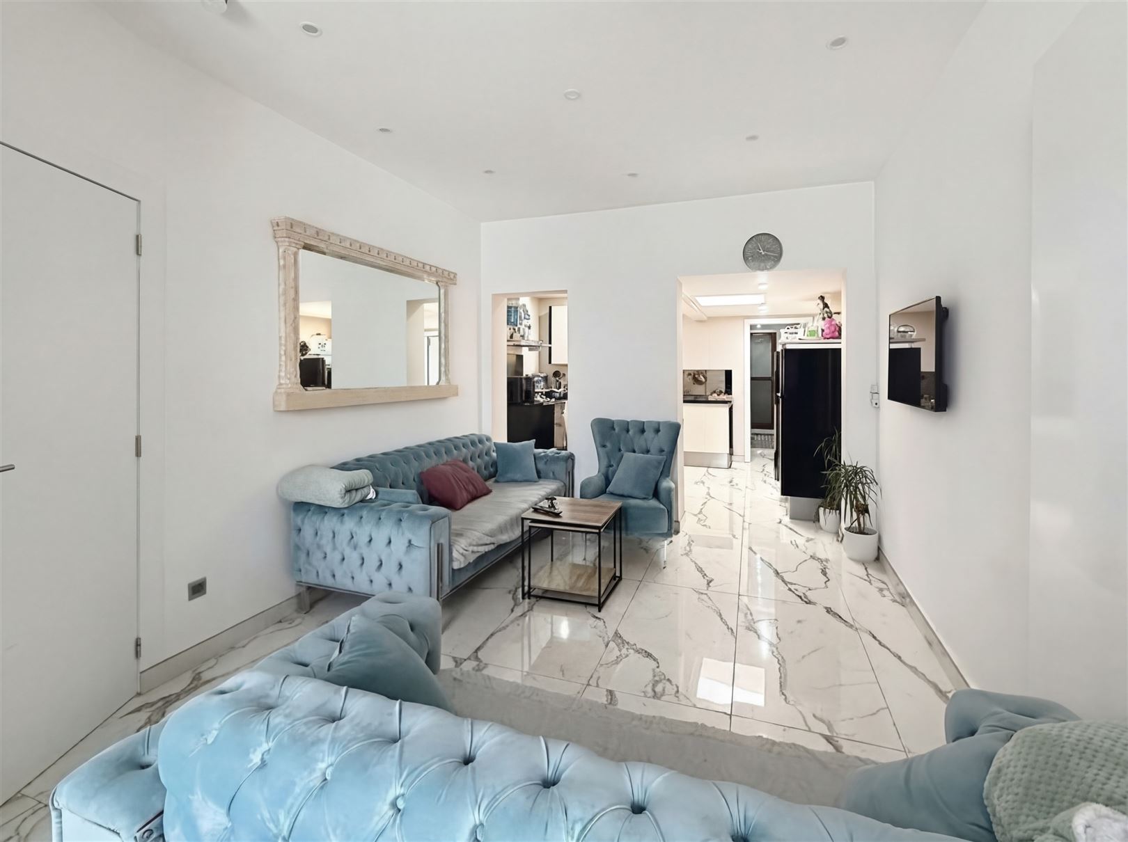 Instapklare gezinswoning met 3 slaapkamers, diepe tuin en oprit. - foto 2