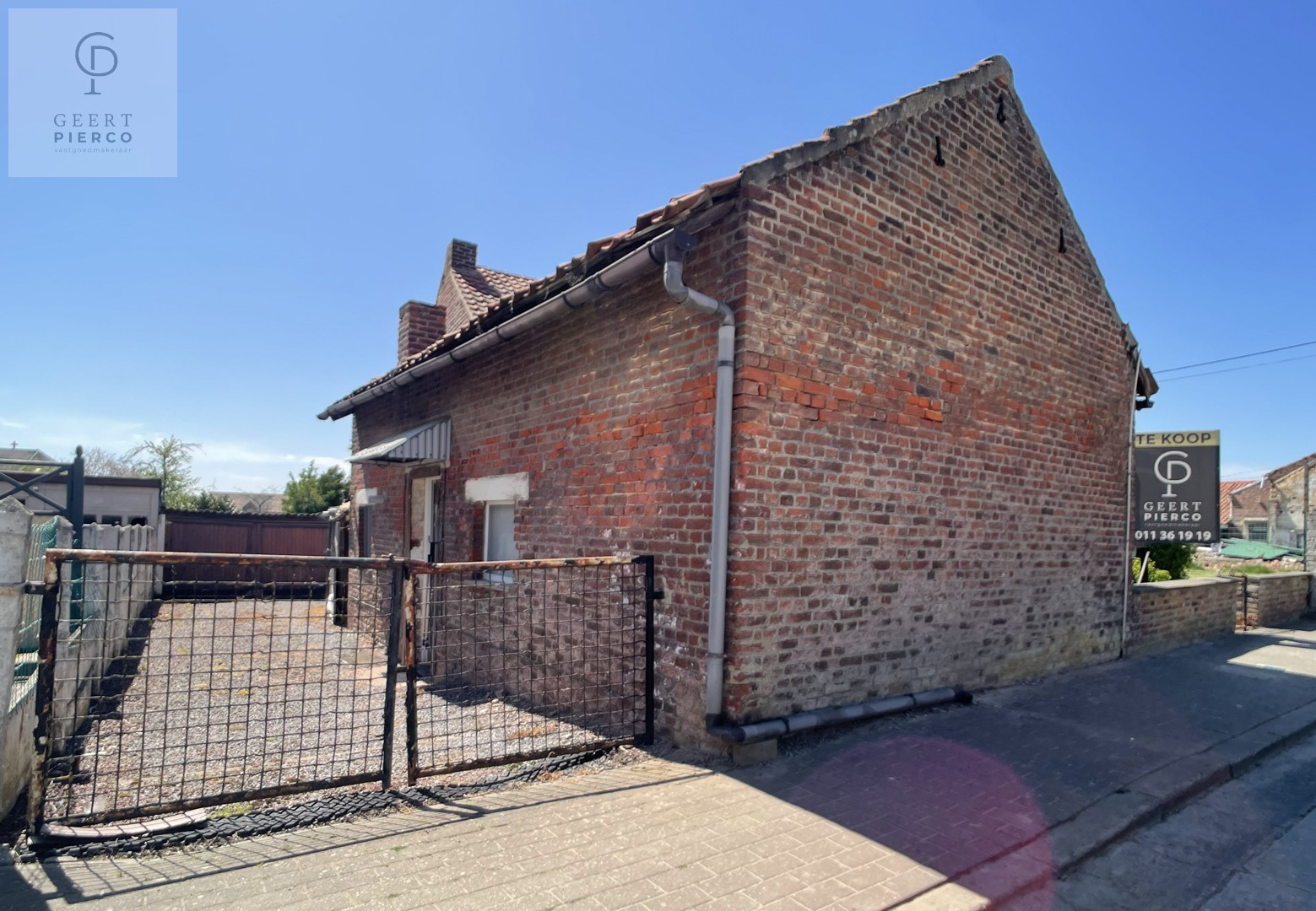 Deze te renoveren woning te Gingelom is gelegen op een mooi perceel van 8are75ca. - foto 2