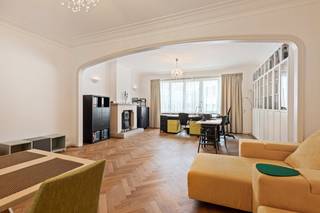 Vous recherchez un penthouse unique à vendre dans la ville animée d'Anvers ? Cet appartement lumineux, spacieux et prêt à emménager d'environ 130...