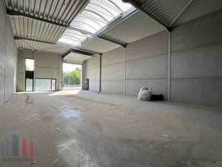 Fantastisch gelegen nieuwbouw KMO-unit, met zeer vlotte bereikbaarheid. Deze casco unit bevindt zich op een strategische locatie, op slechts 2,5...