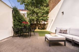 Prachtig gerenoveerd herenhuis met tuin!Gelegen aan één van de mooiste en gemoedelijke straten van Antwerpen-Zuid, bevindt zich dit karaktervolle...