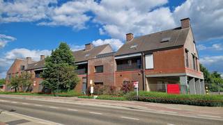 The advantages of this commercial property:- Excellent location: Located along a busy road, 10 minutes from the E313 and 15 minutes from...