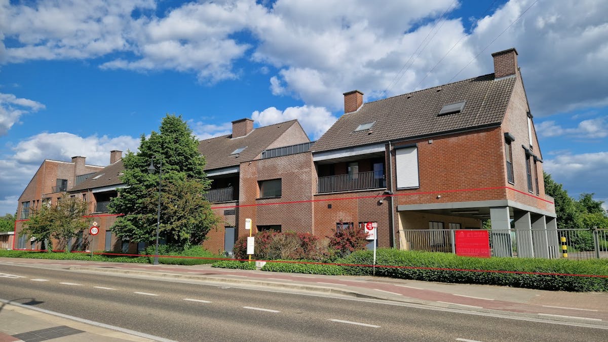 Baanwinkel te huur met ruime parking in Heusden-Zolder - foto 2